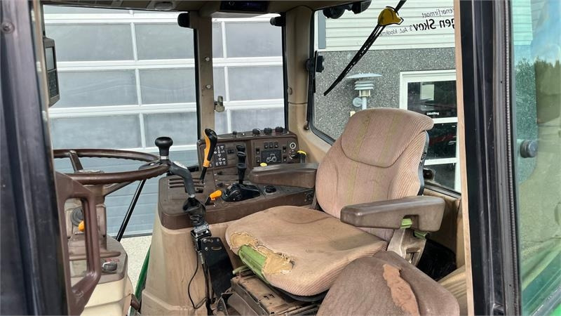 John Deere 6910 Auto Quad II-TLS Med frontlæsser - Traktor: pilt 5 John Deere 6910 Auto Quad II-TLS Med frontlæsser - Traktor: pilt 5