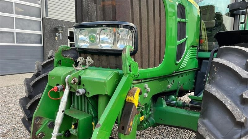 John Deere 6930 AutoPower med frontlift og front PTO - Traktor: pilt 5 John Deere 6930 AutoPower med frontlift og front PTO - Traktor: pilt 5