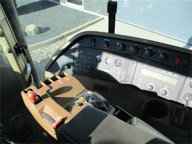 John Deere 8300 Pæn regulær traktor med rigtig gode dæk på. - Traktor: pilt 5 John Deere 8300 Pæn regulær traktor med rigtig gode dæk på. - Traktor: pilt 5