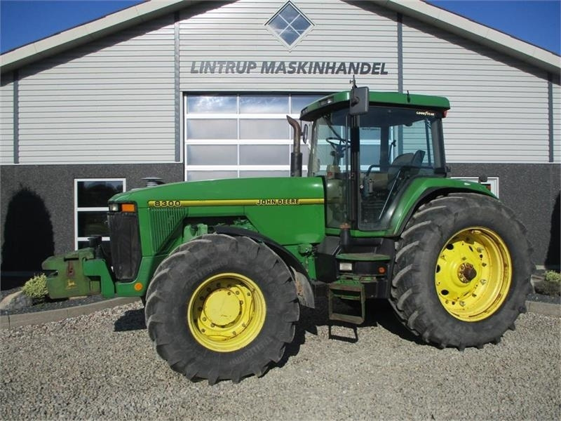 John Deere 8300 Pæn regulær traktor med rigtig gode dæk på. - Traktor: pilt 1 John Deere 8300 Pæn regulær traktor med rigtig gode dæk på. - Traktor: pilt 1