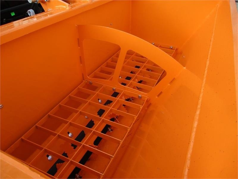 Liiva-/ Soolajaotur - Kommunaal-/ Erisõiduk Limas SSP140 Selvlæssende og med lys: pilt 6 Liiva-/ Soolajaotur - Kommunaal-/ Erisõiduk Limas SSP140 Selvlæssende og med lys: pilt 6