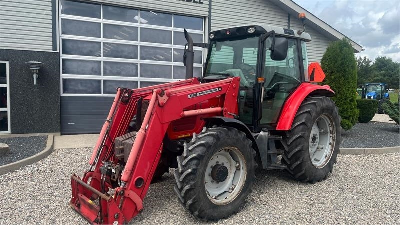 Massey Ferguson 5460 Med frontlæsser - Traktor: pilt 2 Massey Ferguson 5460 Med frontlæsser - Traktor: pilt 2
