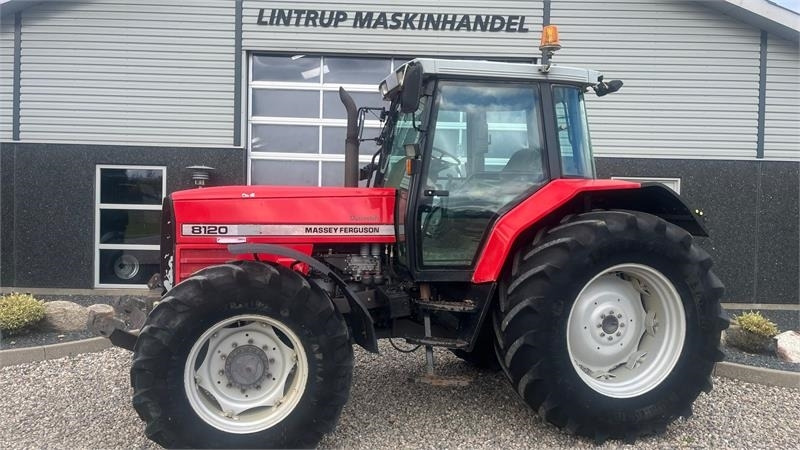 Massey Ferguson 8120 DYNA 4 Med frontlift - Traktor: pilt 1 Massey Ferguson 8120 DYNA 4 Med frontlift - Traktor: pilt 1
