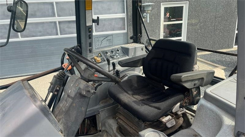 New Holland 7740 SLE Turbo Handy 2wd traktor - Traktor: pilt 5 New Holland 7740 SLE Turbo Handy 2wd traktor - Traktor: pilt 5