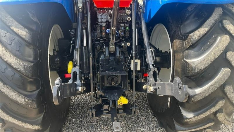 New Holland T7.270 AC med frontlift og frontlæsser - Traktor: pilt 5 New Holland T7.270 AC med frontlift og frontlæsser - Traktor: pilt 5