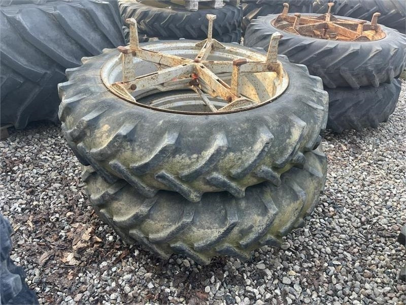 Pirelli 12,4R36 Molcon 5 arme bred - Rehv - Põllutööseade: pilt 1 Pirelli 12,4R36 Molcon 5 arme bred - Rehv - Põllutööseade: pilt 1