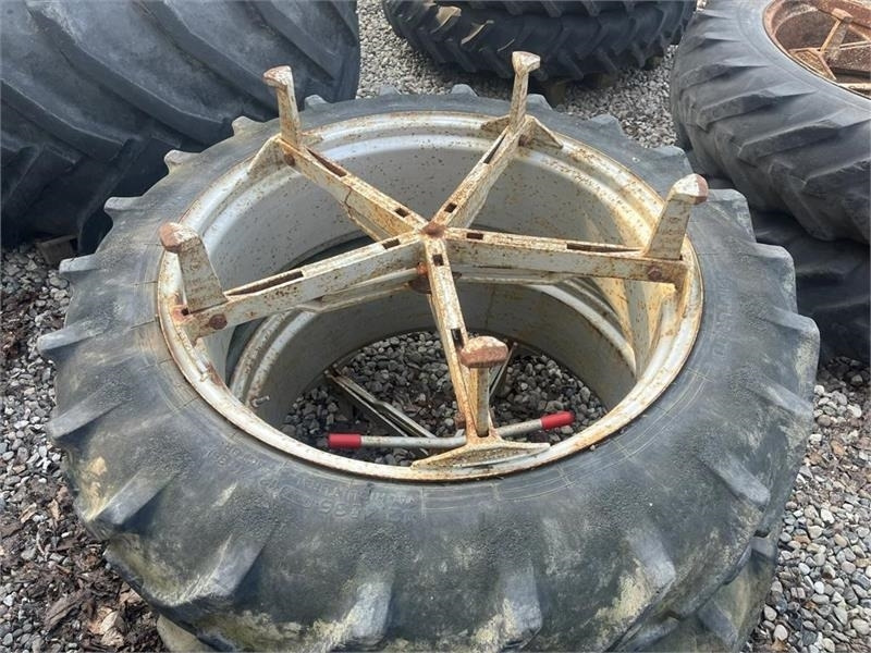 Pirelli 12,4R36 Molcon 5 arme bred - Rehv - Põllutööseade: pilt 2 Pirelli 12,4R36 Molcon 5 arme bred - Rehv - Põllutööseade: pilt 2