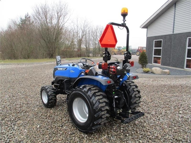 Solis 26 6+2 Gearmaskine med servostyring og industrihju - Munitsipaaltraktor: pilt 3 Solis 26 6+2 Gearmaskine med servostyring og industrihju - Munitsipaaltraktor: pilt 3