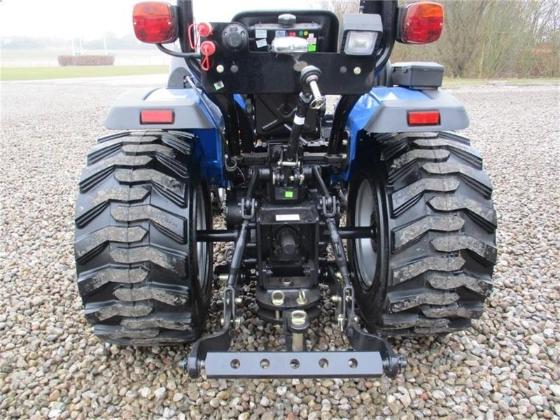 Solis 26 6+2 Gearmaskine med servostyring og industrihju - Munitsipaaltraktor: pilt 4 Solis 26 6+2 Gearmaskine med servostyring og industrihju - Munitsipaaltraktor: pilt 4
