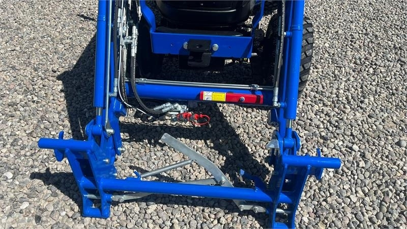Solis H26 HST Med Frontlæsser og GardenPro dæk - Munitsipaaltraktor: pilt 4 Solis H26 HST Med Frontlæsser og GardenPro dæk - Munitsipaaltraktor: pilt 4