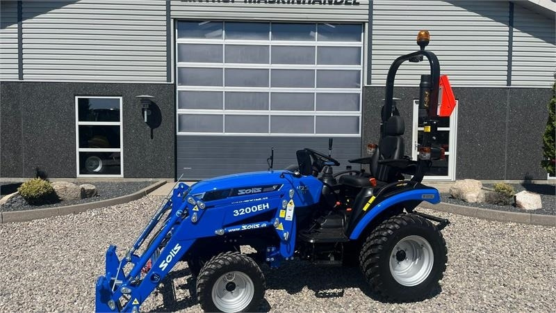 Solis H26 HST Med Frontlæsser og GardenPro dæk - Munitsipaaltraktor: pilt 1 Solis H26 HST Med Frontlæsser og GardenPro dæk - Munitsipaaltraktor: pilt 1