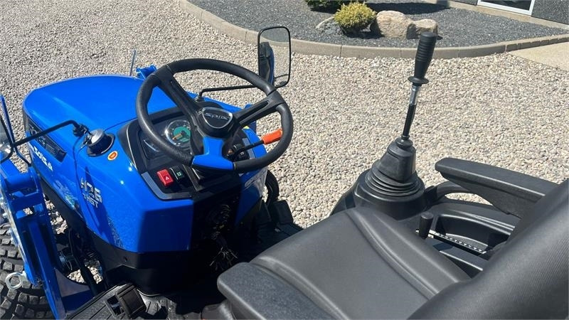Solis H26 HST Med Frontlæsser og GardenPro dæk - Munitsipaaltraktor: pilt 5 Solis H26 HST Med Frontlæsser og GardenPro dæk - Munitsipaaltraktor: pilt 5
