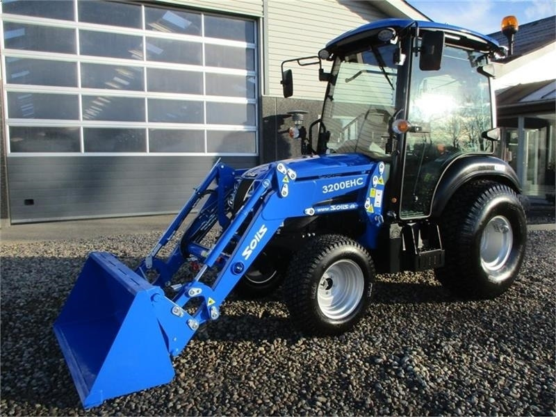Solis H26 HST Med kabine, turf hjul og frontlæsser. - Munitsipaaltraktor: pilt 4 Solis H26 HST Med kabine, turf hjul og frontlæsser. - Munitsipaaltraktor: pilt 4