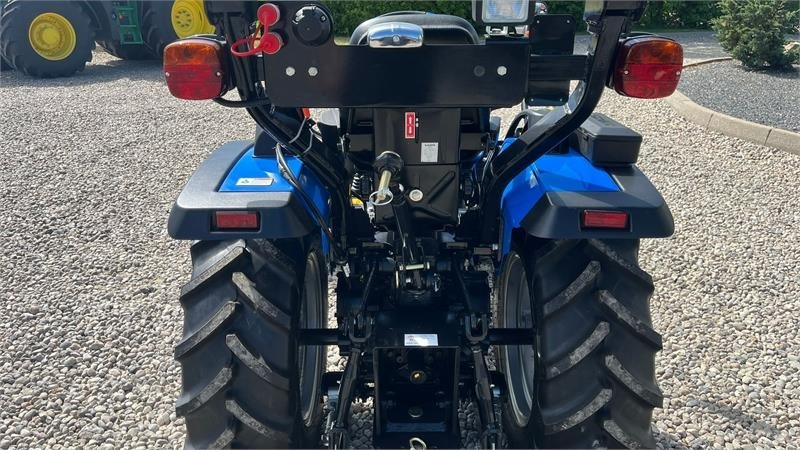 Solis S26 6+2 Gearmaskine med Servostyring og brede trak - Munitsipaaltraktor: pilt 4 Solis S26 6+2 Gearmaskine med Servostyring og brede trak - Munitsipaaltraktor: pilt 4