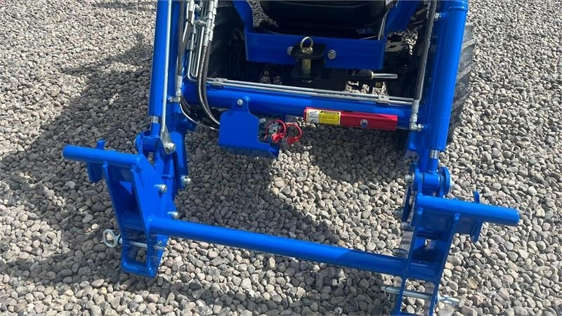 Solis S26 6+2 gearmaskine med Fuldhydraulisk frontlæsser - Munitsipaaltraktor: pilt 4 Solis S26 6+2 gearmaskine med Fuldhydraulisk frontlæsser - Munitsipaaltraktor: pilt 4