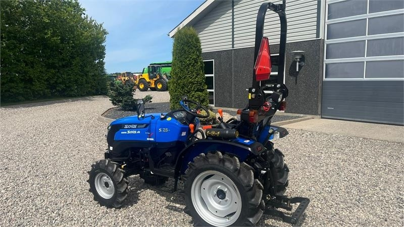 Solis S26 6+2 gearmaskine med servostyring - Munitsipaaltraktor: pilt 3 Solis S26 6+2 gearmaskine med servostyring - Munitsipaaltraktor: pilt 3