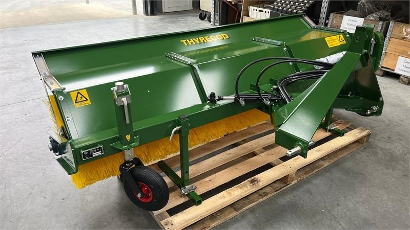 Thyregod TK 2800 med nylon børster og hydraulisk sving. bre - Hari: pilt 1 Thyregod TK 2800 med nylon børster og hydraulisk sving. bre - Hari: pilt 1