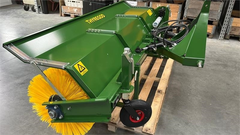 Thyregod TK 2800 med nylon børster og hydraulisk sving. bre - Hari: pilt 2 Thyregod TK 2800 med nylon børster og hydraulisk sving. bre - Hari: pilt 2