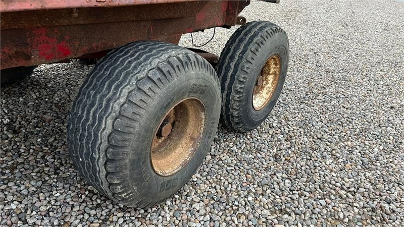 - - - Tipvogn Boogie vogn med skrå bagenden. - Põllutöö tõstuk-järelhaagis/ Kallur: pilt 4 - - - Tipvogn Boogie vogn med skrå bagenden. - Põllutöö tõstuk-järelhaagis/ Kallur: pilt 4