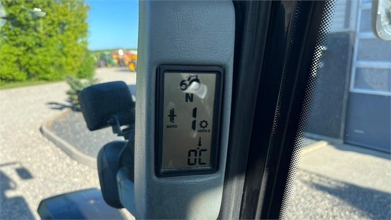 Traktor Valtra T130 med 3.5ton frontlift: pilt 11