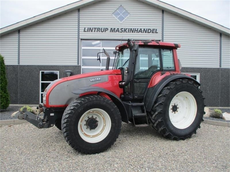 Valtra T190 Med frontlift og affjedret foraksel - Traktor: pilt 1 Valtra T190 Med frontlift og affjedret foraksel - Traktor: pilt 1
