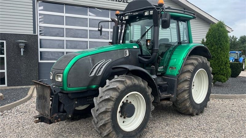 Valtra T202 Direct med skovinddækning og frontlift - Traktor: pilt 2 Valtra T202 Direct med skovinddækning og frontlift - Traktor: pilt 2