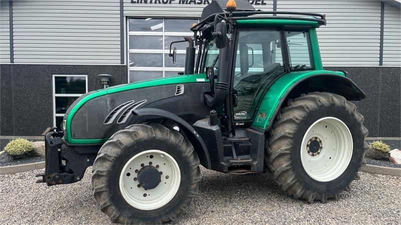 Valtra T202 Direct med skovinddækning og frontlift - Traktor: pilt 1 Valtra T202 Direct med skovinddækning og frontlift - Traktor: pilt 1