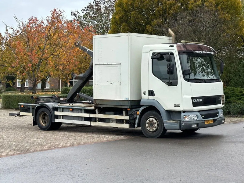 DAF LF 45 180!! HAAKARM/CONTAINER!!MOBILE WORKSHOP!! - Konkstõstukiga veoauto: pilt 1 DAF LF 45 180!! HAAKARM/CONTAINER!!MOBILE WORKSHOP!! - Konkstõstukiga veoauto: pilt 1
