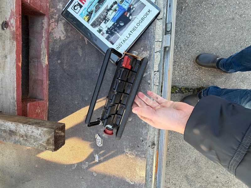 Hiab 112 RADIO REMOTE - Kraana-manipulaator - Veoauto: pilt 3 Hiab 112 RADIO REMOTE - Kraana-manipulaator - Veoauto: pilt 3