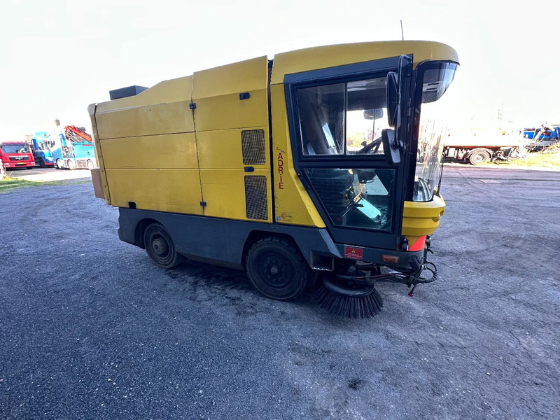 Ravo 530 VEEGMACHINE/SWEEPER!! - Tänavapühkimismasin: pilt 5 Ravo 530 VEEGMACHINE/SWEEPER!! - Tänavapühkimismasin: pilt 5