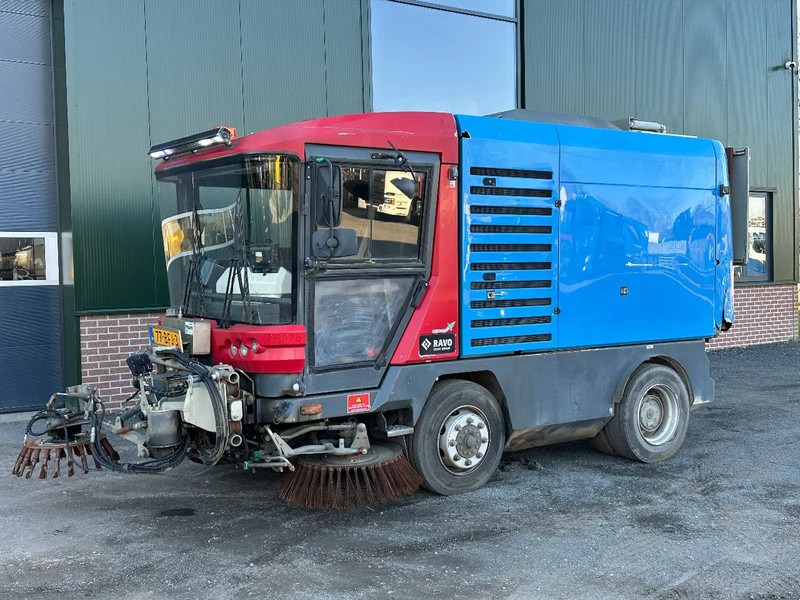 Ravo 580 VEEGMACHINE/SWEEPER!! - Tänavapühkimismasin: pilt 1 Ravo 580 VEEGMACHINE/SWEEPER!! - Tänavapühkimismasin: pilt 1