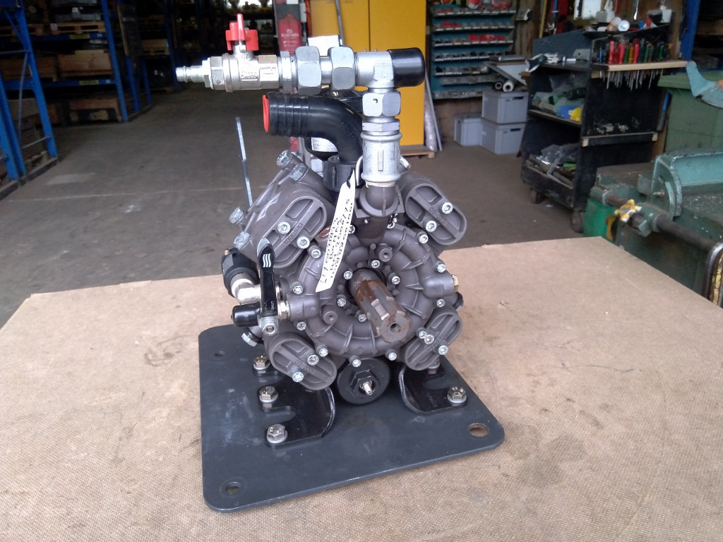 Bomag BM2000-75 - - Hüdrauliline pump - Ehitusmasinad: pilt 2 Bomag BM2000-75 - - Hüdrauliline pump - Ehitusmasinad: pilt 2