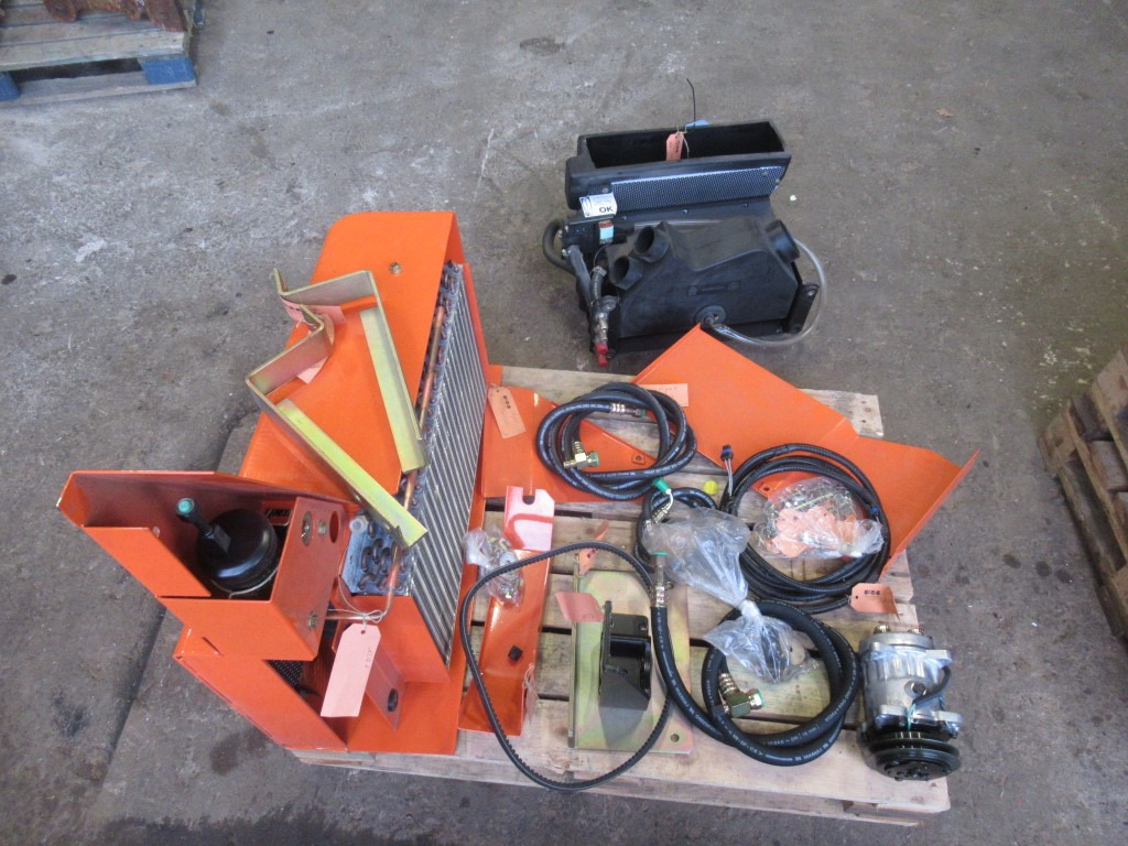 CNH 76070026 - - Kliimaseadme osa - Ehitusmasinad: pilt 1 CNH 76070026 - - Kliimaseadme osa - Ehitusmasinad: pilt 1