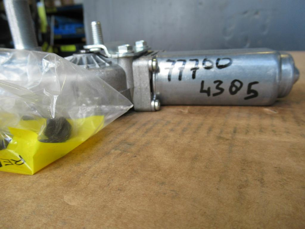Caterpillar 3305013 - Klaasipuhasti - Ehitusmasinad: pilt 2 Caterpillar 3305013 - Klaasipuhasti - Ehitusmasinad: pilt 2