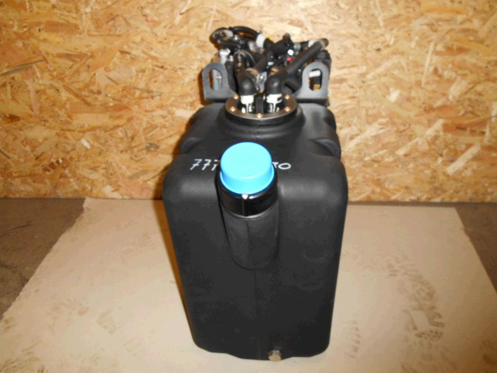 Caterpillar 3996151 - AdBlue paak - Ehitusmasinad: pilt 3 Caterpillar 3996151 - AdBlue paak - Ehitusmasinad: pilt 3