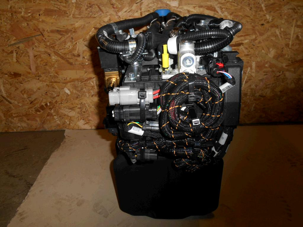 Caterpillar 3996151 - AdBlue paak - Ehitusmasinad: pilt 5 Caterpillar 3996151 - AdBlue paak - Ehitusmasinad: pilt 5