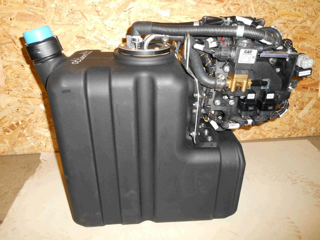 Caterpillar 3996151 - AdBlue paak - Ehitusmasinad: pilt 4 Caterpillar 3996151 - AdBlue paak - Ehitusmasinad: pilt 4