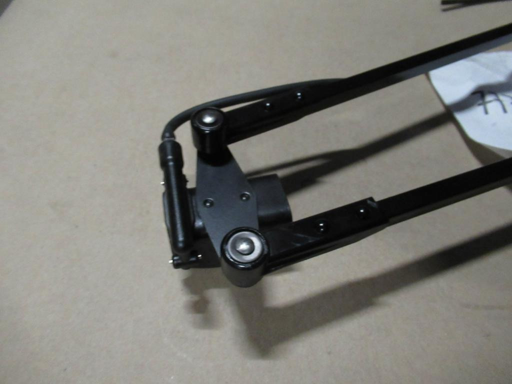 Caterpillar TIM119088 - - Klaasipuhasti - Ehitusmasinad: pilt 2 Caterpillar TIM119088 - - Klaasipuhasti - Ehitusmasinad: pilt 2