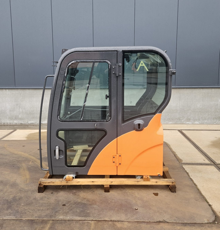 Doosan 220101-00889K - 220101-00107 - Kabiin - Ehitusmasinad: pilt 1 Doosan 220101-00889K - 220101-00107 - Kabiin - Ehitusmasinad: pilt 1