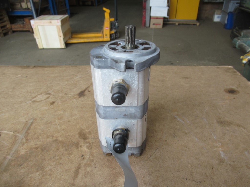 Hitachi 9218031 - - Roolipump - Ehitusmasinad: pilt 4 Hitachi 9218031 - - Roolipump - Ehitusmasinad: pilt 4