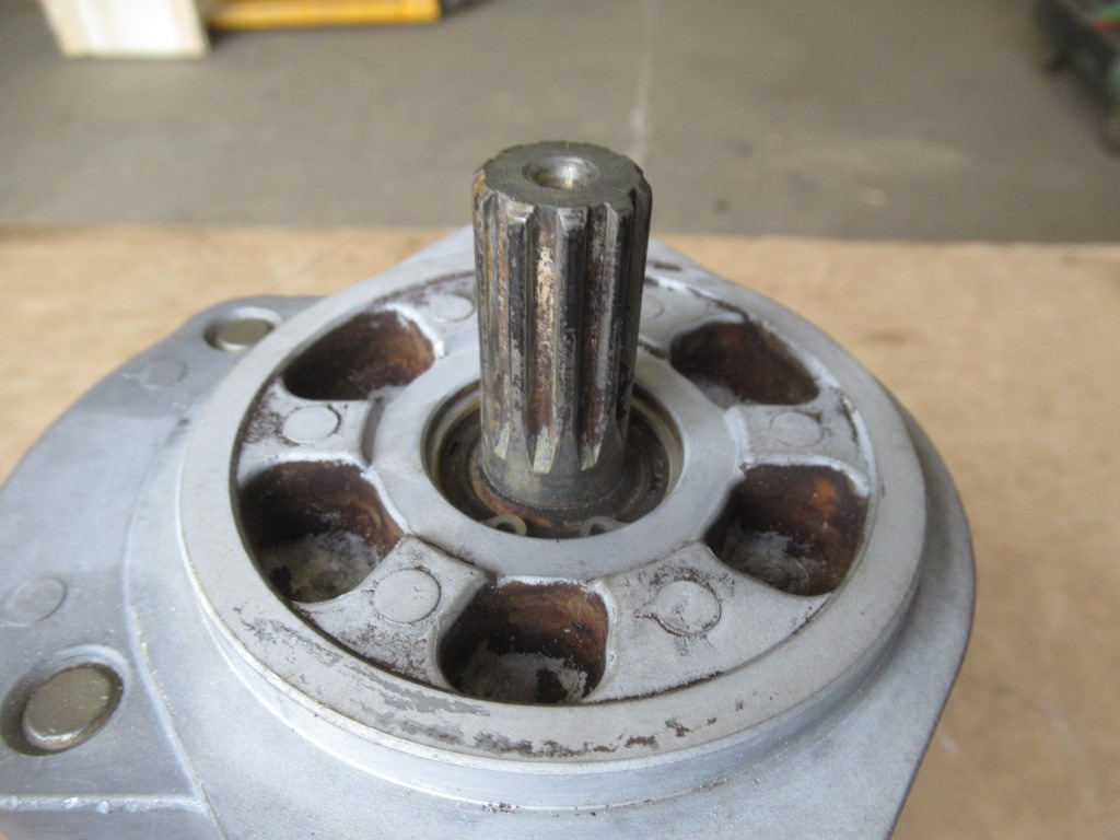 Hitachi 9218031 - - Roolipump - Ehitusmasinad: pilt 5 Hitachi 9218031 - - Roolipump - Ehitusmasinad: pilt 5