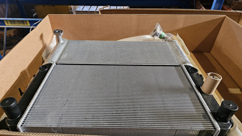 Hitachi YA00009861 - YA00041942 - Radiaator - Ehitusmasinad: pilt 2 Hitachi YA00009861 - YA00041942 - Radiaator - Ehitusmasinad: pilt 2