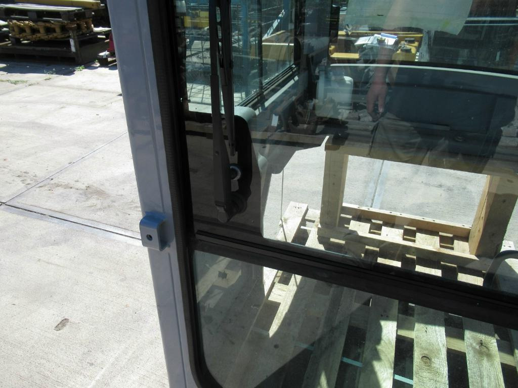 Kobelco 72271210 - Kabiin - Ehitusmasinad: pilt 5 Kobelco 72271210 - Kabiin - Ehitusmasinad: pilt 5