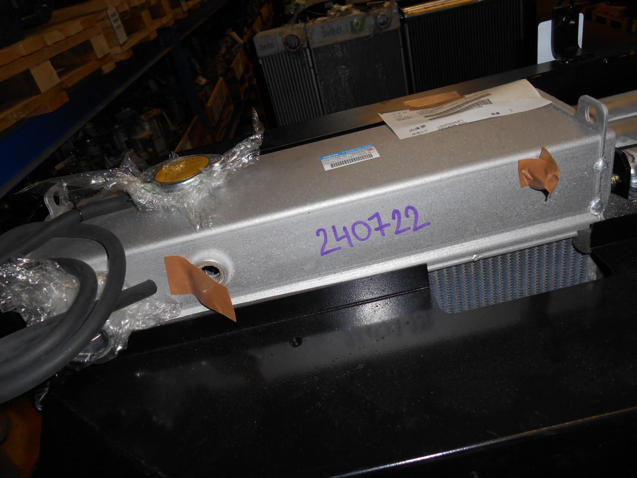 Kobelco LS05P00039F1 - LS05P00039F3 - Radiaator - Ehitusmasinad: pilt 2 Kobelco LS05P00039F1 - LS05P00039F3 - Radiaator - Ehitusmasinad: pilt 2