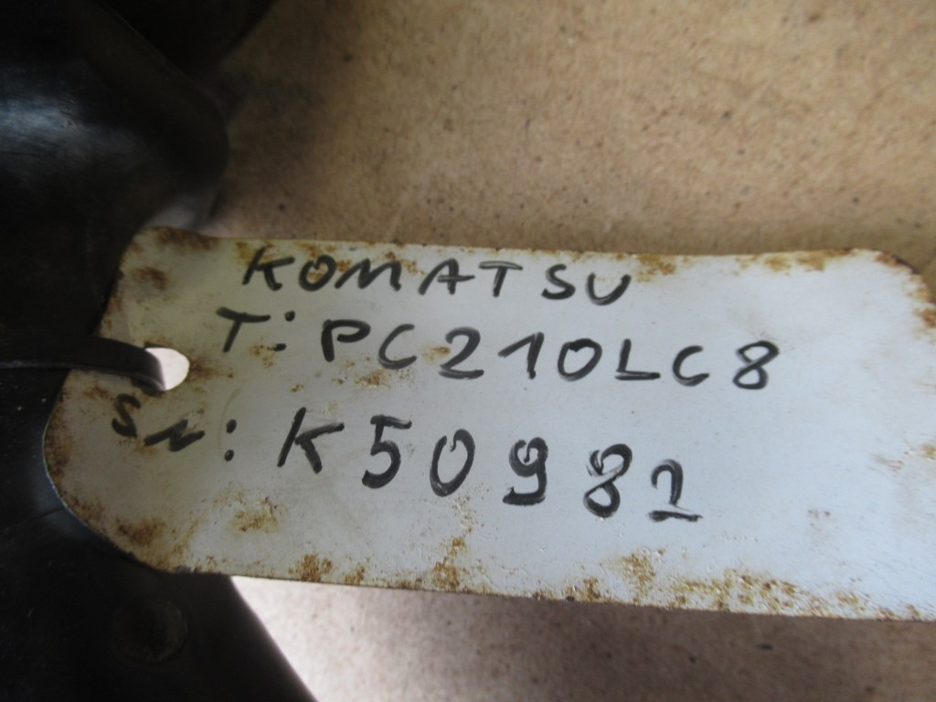 Komatsu PC210LC-8 - - Kabiin ja interjöör - Ehitusmasinad: pilt 5 Komatsu PC210LC-8 - - Kabiin ja interjöör - Ehitusmasinad: pilt 5