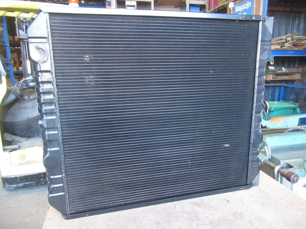 New Holland 4373720 - Radiaator - Ehitusmasinad: pilt 4 New Holland 4373720 - Radiaator - Ehitusmasinad: pilt 4