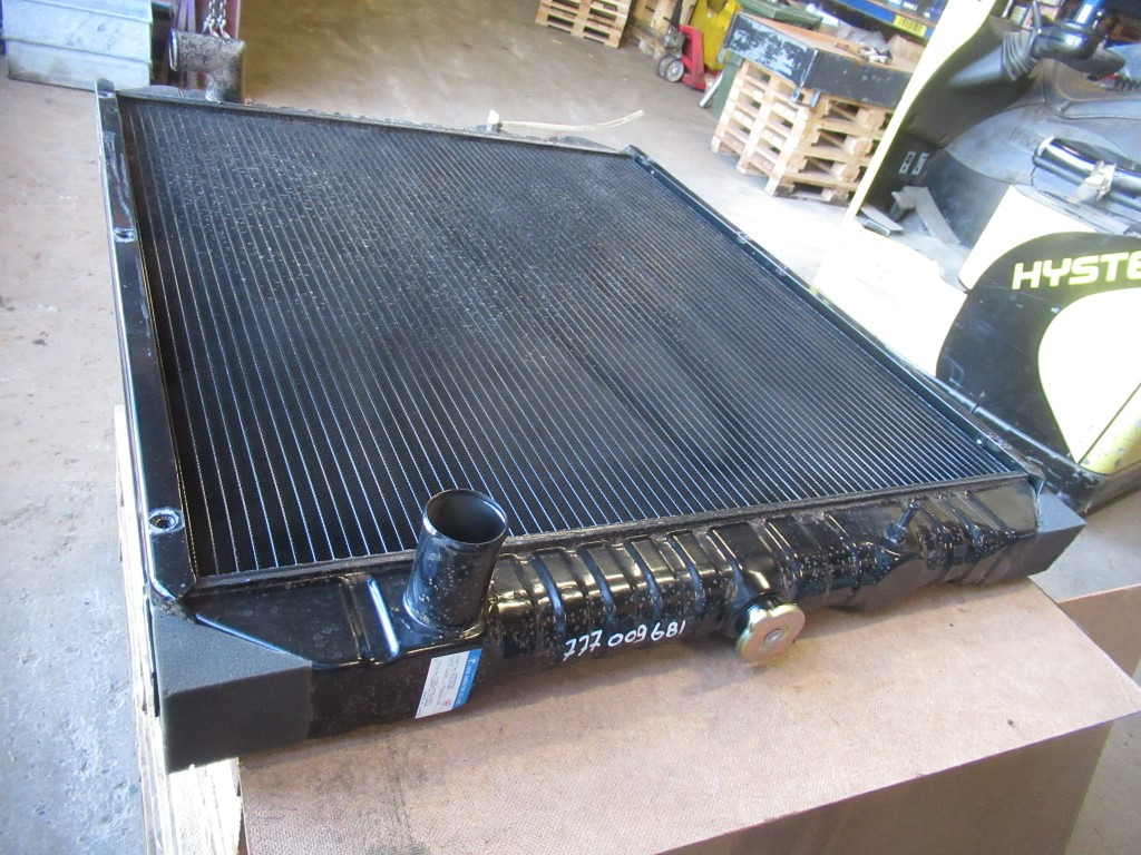 New Holland 4373720 - Radiaator - Ehitusmasinad: pilt 2 New Holland 4373720 - Radiaator - Ehitusmasinad: pilt 2