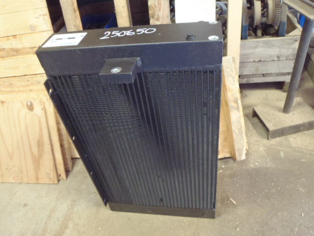 New Holland 6914295 - Õlijahuti - Ehitusmasinad: pilt 1 New Holland 6914295 - Õlijahuti - Ehitusmasinad: pilt 1