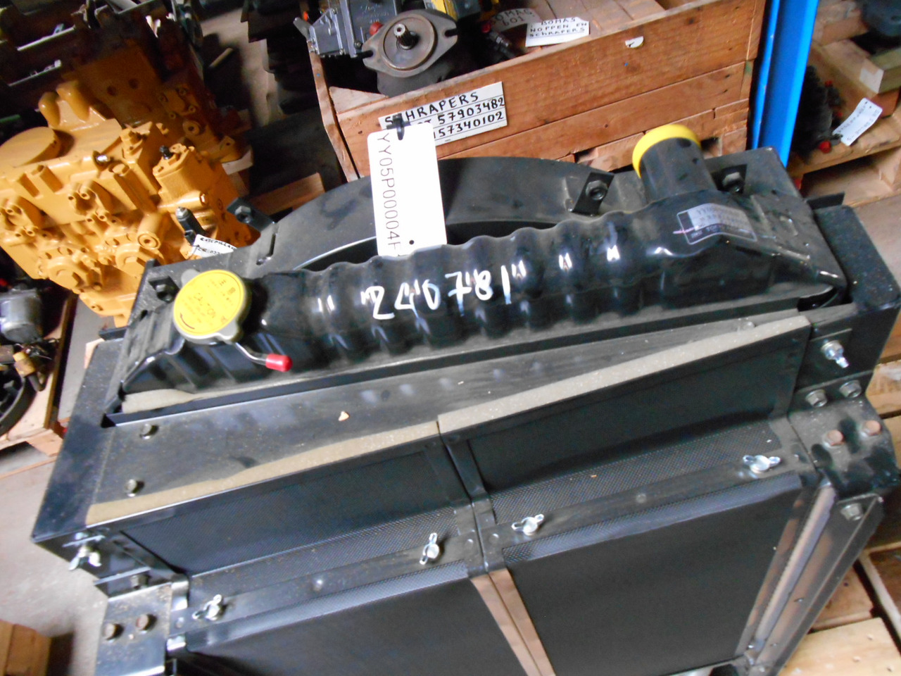 New Holland YY05P00004F1 - SK135SR ED150 SK115SRDZ SK135SRL-1E SK135SRLC - Radiaator - Ehitusmasinad: pilt 2 New Holland YY05P00004F1 - SK135SR ED150 SK115SRDZ SK135SRL-1E SK135SRLC - Radiaator - Ehitusmasinad: pilt 2