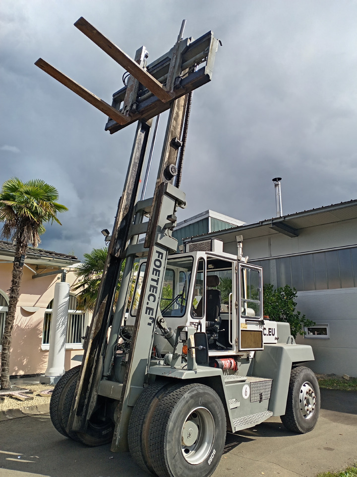 SVETRUCK Schwerlastgabelstapler 1060-30 - Diiseltõstuk: pilt 2 SVETRUCK Schwerlastgabelstapler 1060-30 - Diiseltõstuk: pilt 2